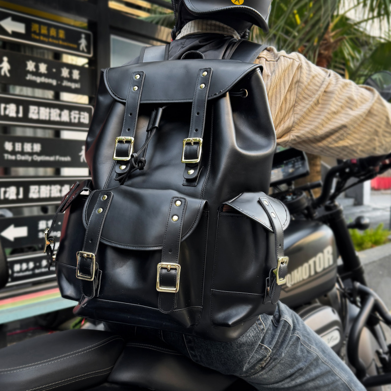New Arrivals Leather Backpack  - Luxury Bags For Men のレビューと価格
