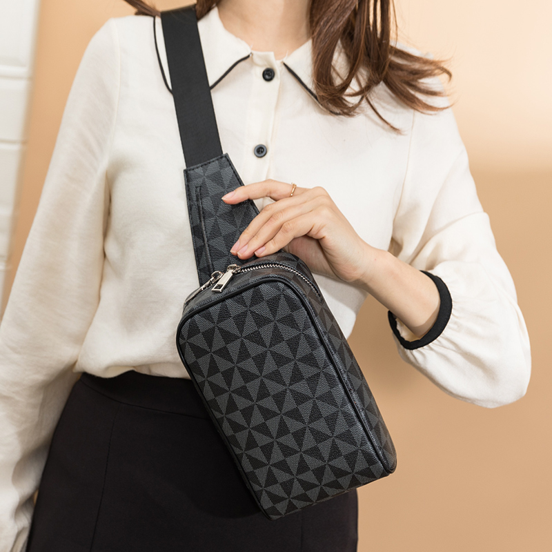 Luxury Fashion Chest Bags for  - Luxury Bags For Men のレビューと価格