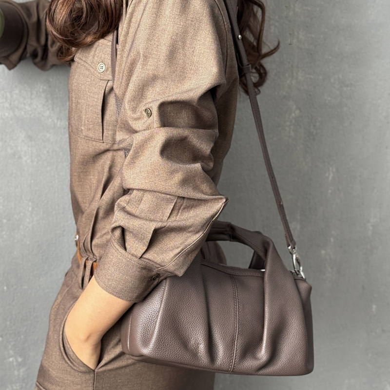 Custom Initials Leather Pillow - Luxury Bags In Japan のレビューと価格