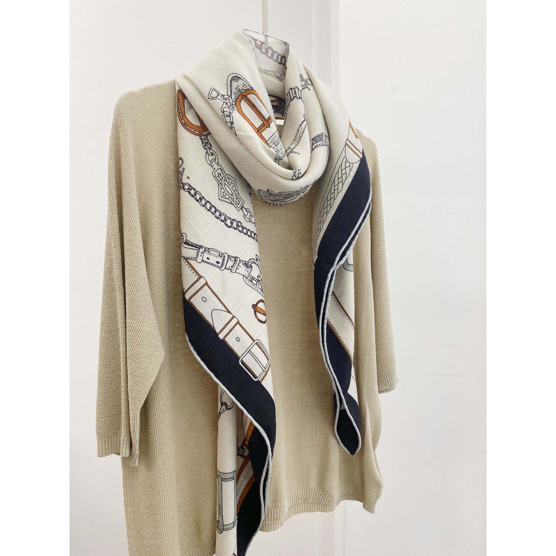 Winter Large Scarf Herms Hand  - Luxury Xmas Bags のレビューと価格